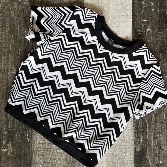 Chevron Black & White Crop Top Tee - Picture 1 of 5